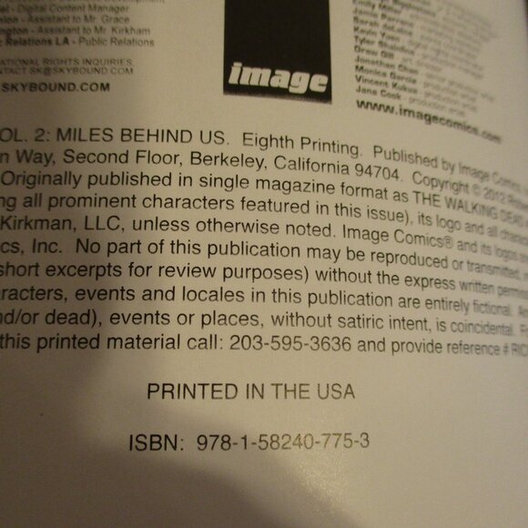 Walking Dead TPB Volume 2 Blue Black White Graphic Zombie Fighting Comic Book - Picture 8 of 12